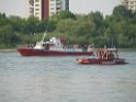 Kleine Yacht abgebrannt Koeln Hoehe Zoobruecke Rheinpark P032